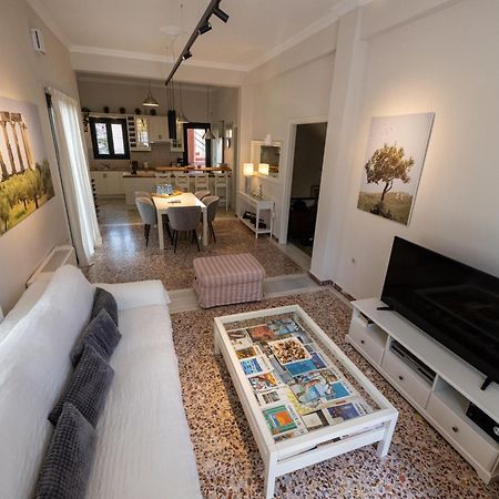 Angelinas Quarters - Kalamata Mediterranean Villas 外观 照片