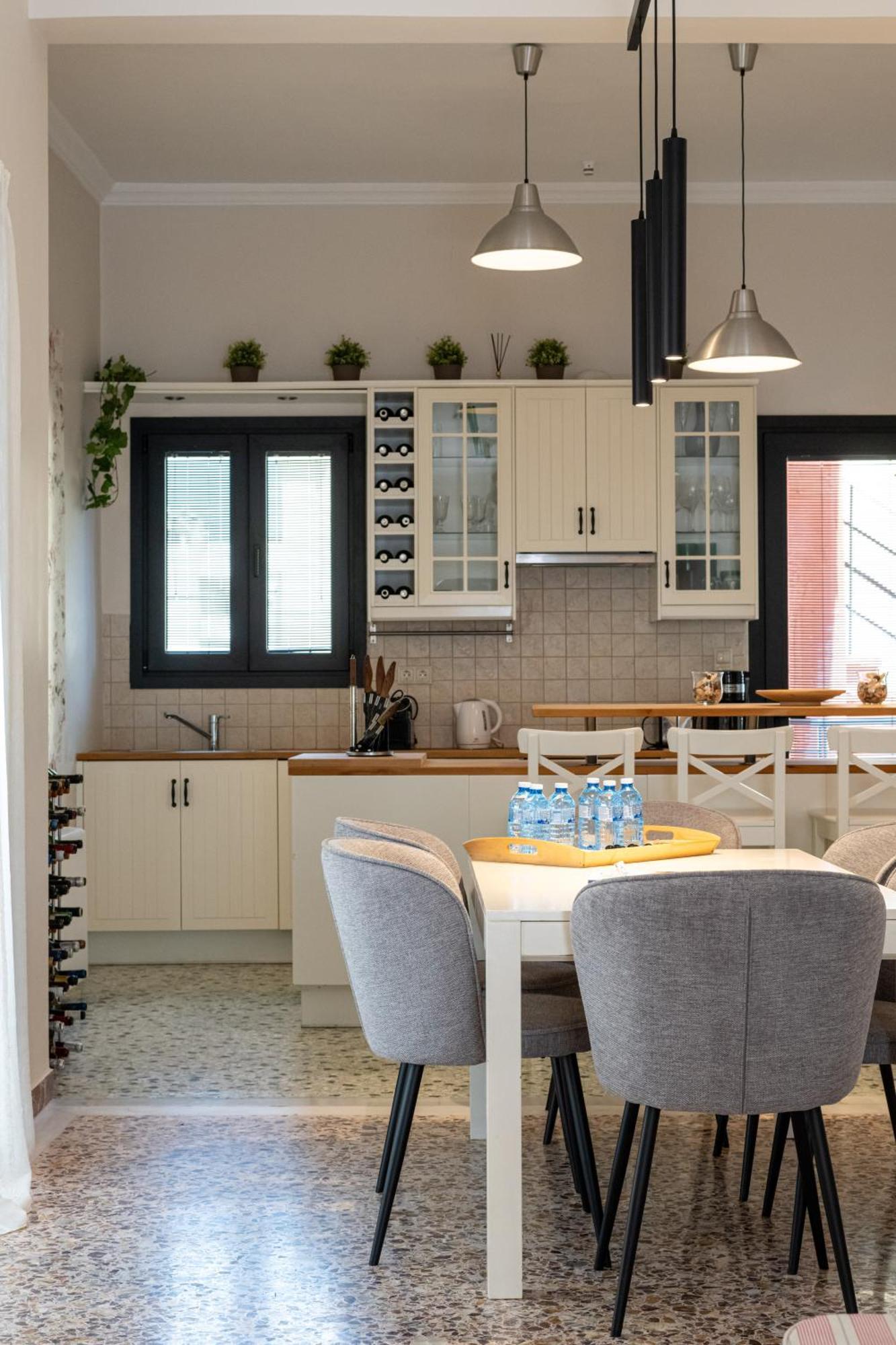 Angelinas Quarters - Kalamata Mediterranean Villas 外观 照片