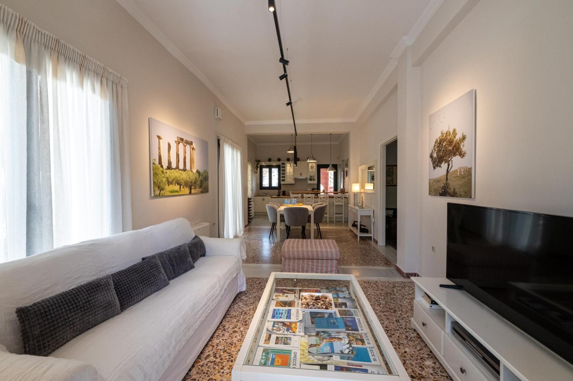 Angelinas Quarters - Kalamata Mediterranean Villas 外观 照片